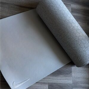 Nike Textured Gray Fitness Yoga Mat
